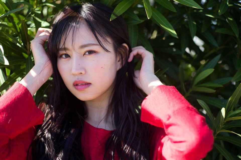 1月16日(日・昼)古賀成美ファースト写真集「こがびより」発売記念!トークイベント(無観客配信)※振替公演